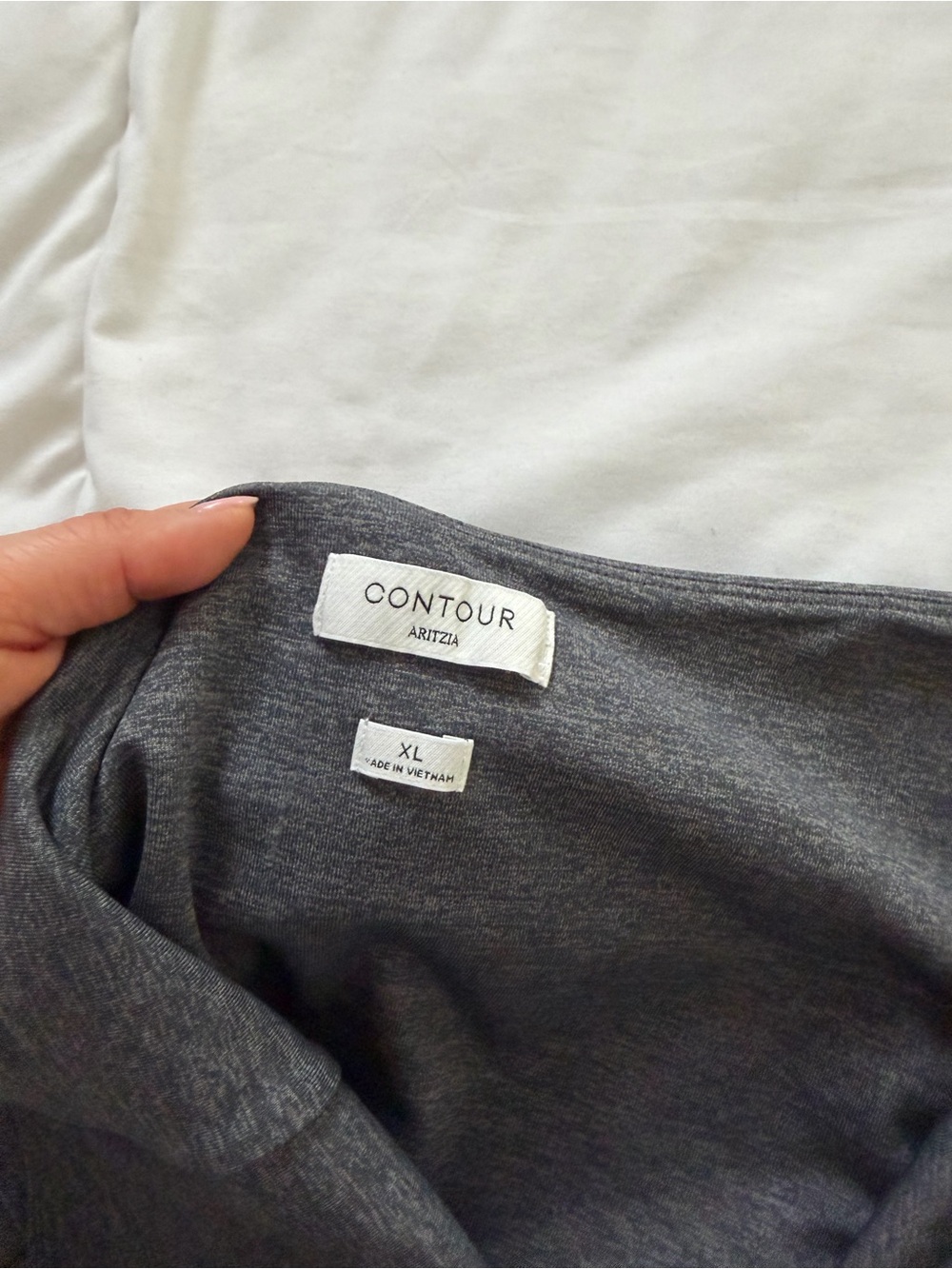 ARITZIA contour top XL - Picture 3 of 3